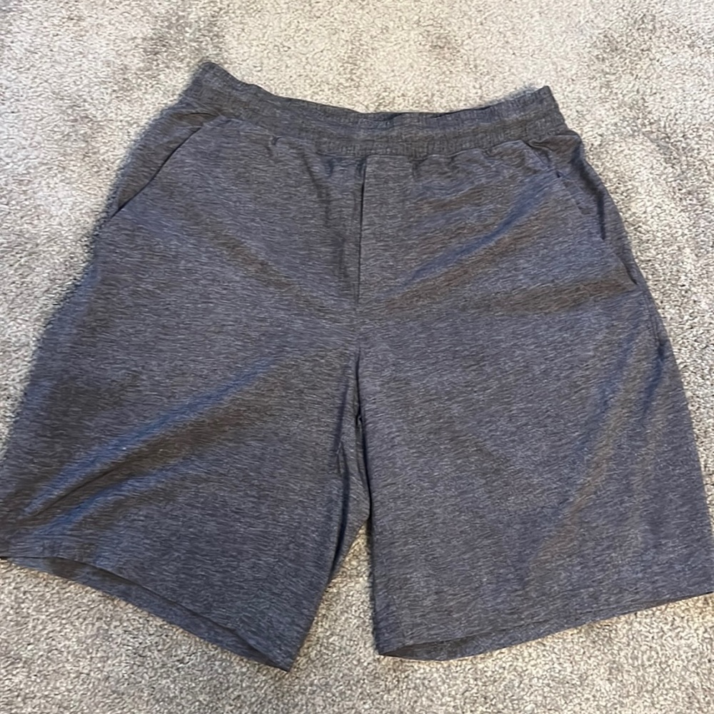 Lululemon 9” Pace breaker shorts with liner size medium